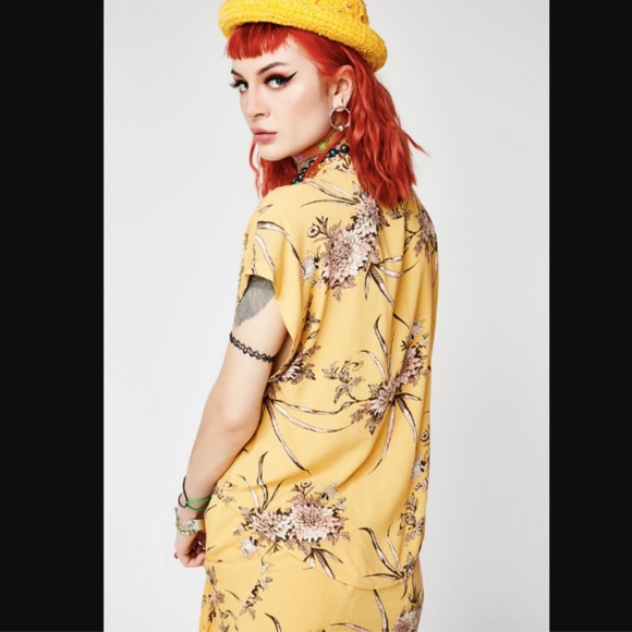 Lira Alannah Yellow Floral Print Tie Front Blouse - Picture 3 of 8